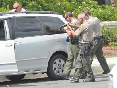 0526_news_Man_with_gun_dw_01